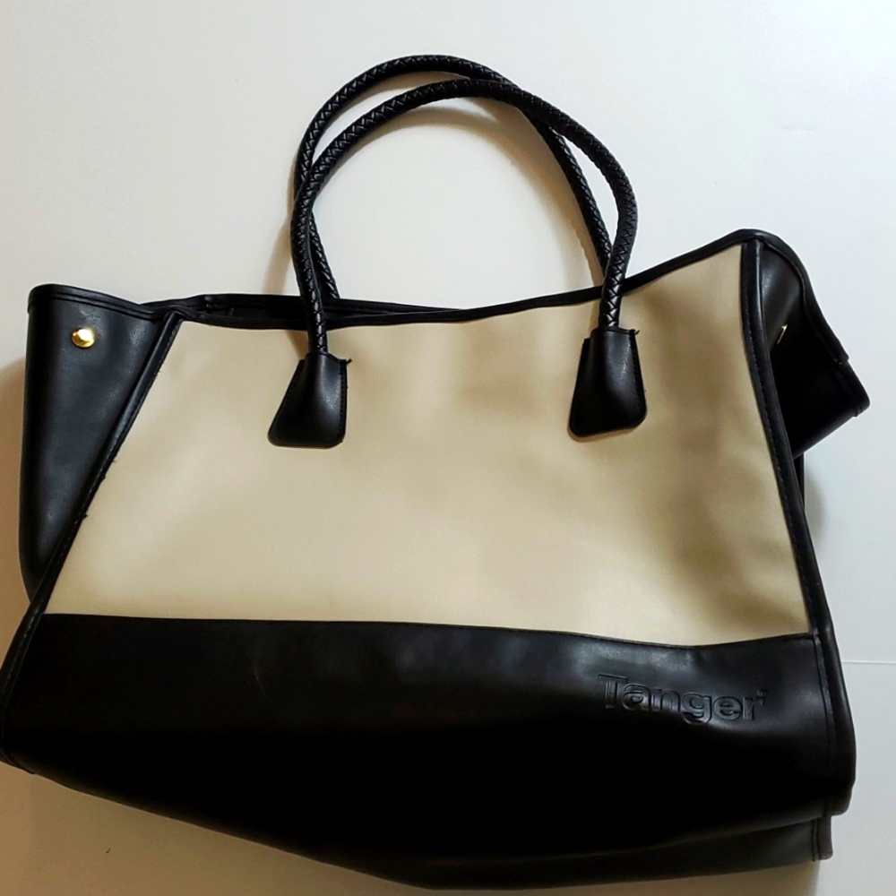 Tanger Outlets tan and black shoulder bag